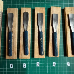 Premium NOS Kamisori Tamahagane en caja de pauvlonia
