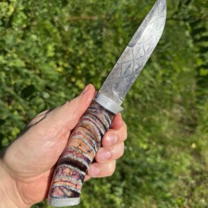 Cuchillo de colección de gama alta: acero de Damasco y mango de fósiles de dientes de mamut